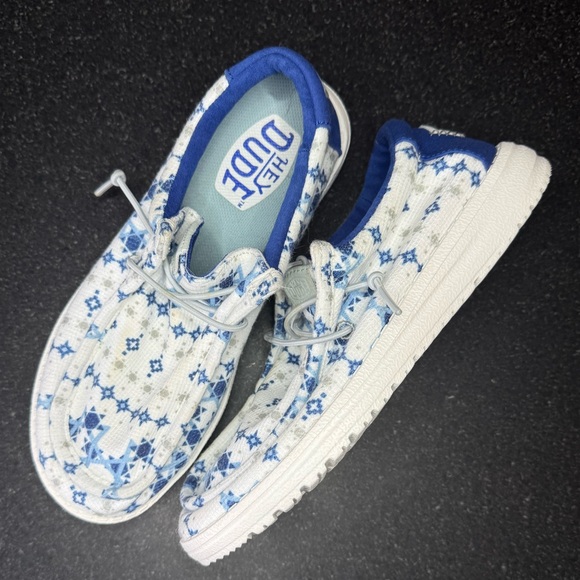 Wally Festival of Lights Hey Dudes Youth Sz 4 - Picture 5 of 5